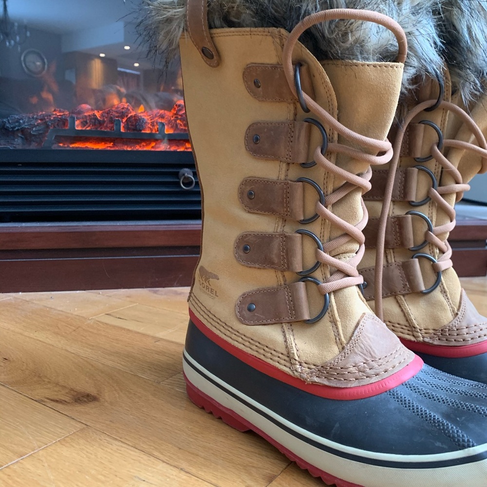 Sorel red and tan tall winter boats size 8